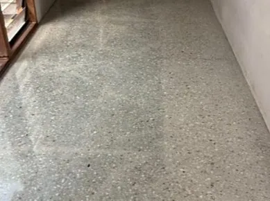 Surface discolouration before polishing