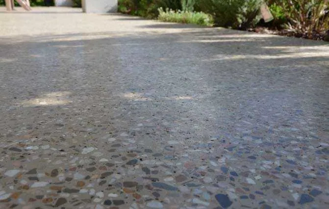 Pinholes / aeration holes