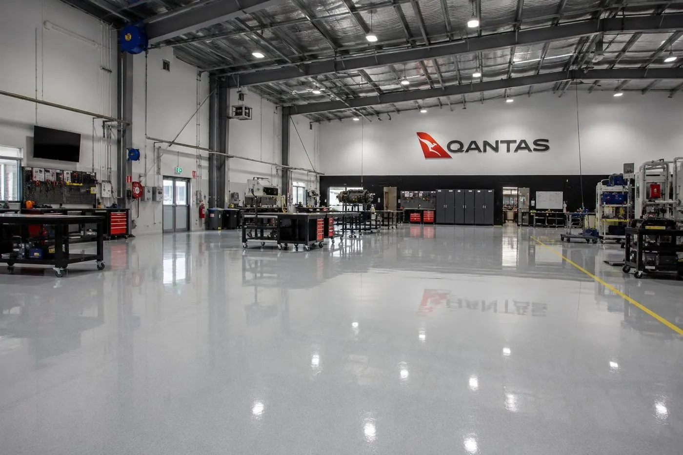 Flake epoxy floor in an aircraft maintenance hangar finished by OzGrind