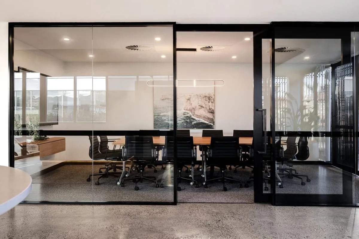 Light full-exposure polished concrete