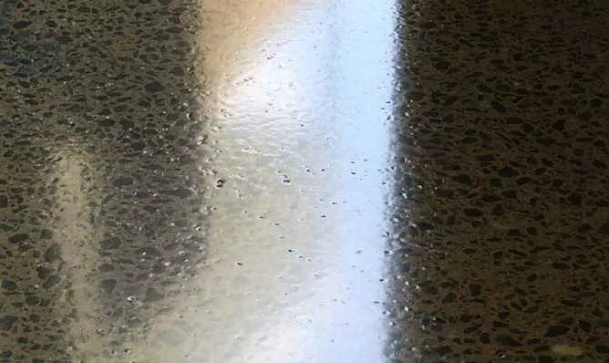 Pinholes / aeration holes