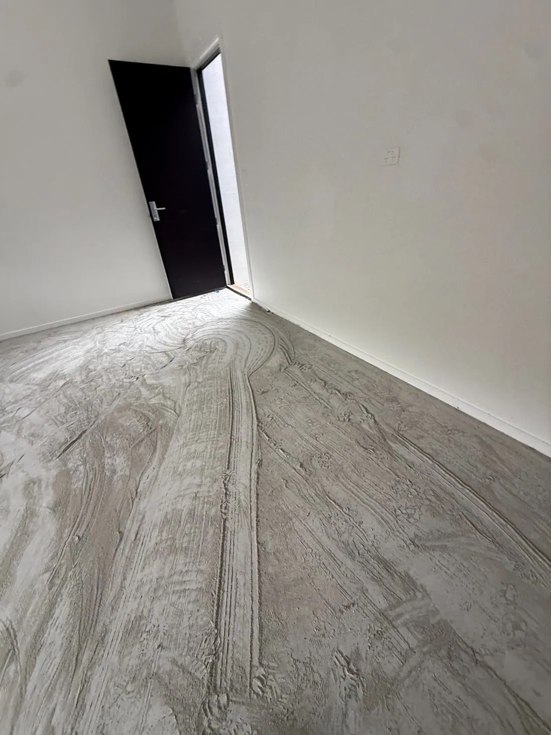 Feather finish overlay prepared over an existing slab