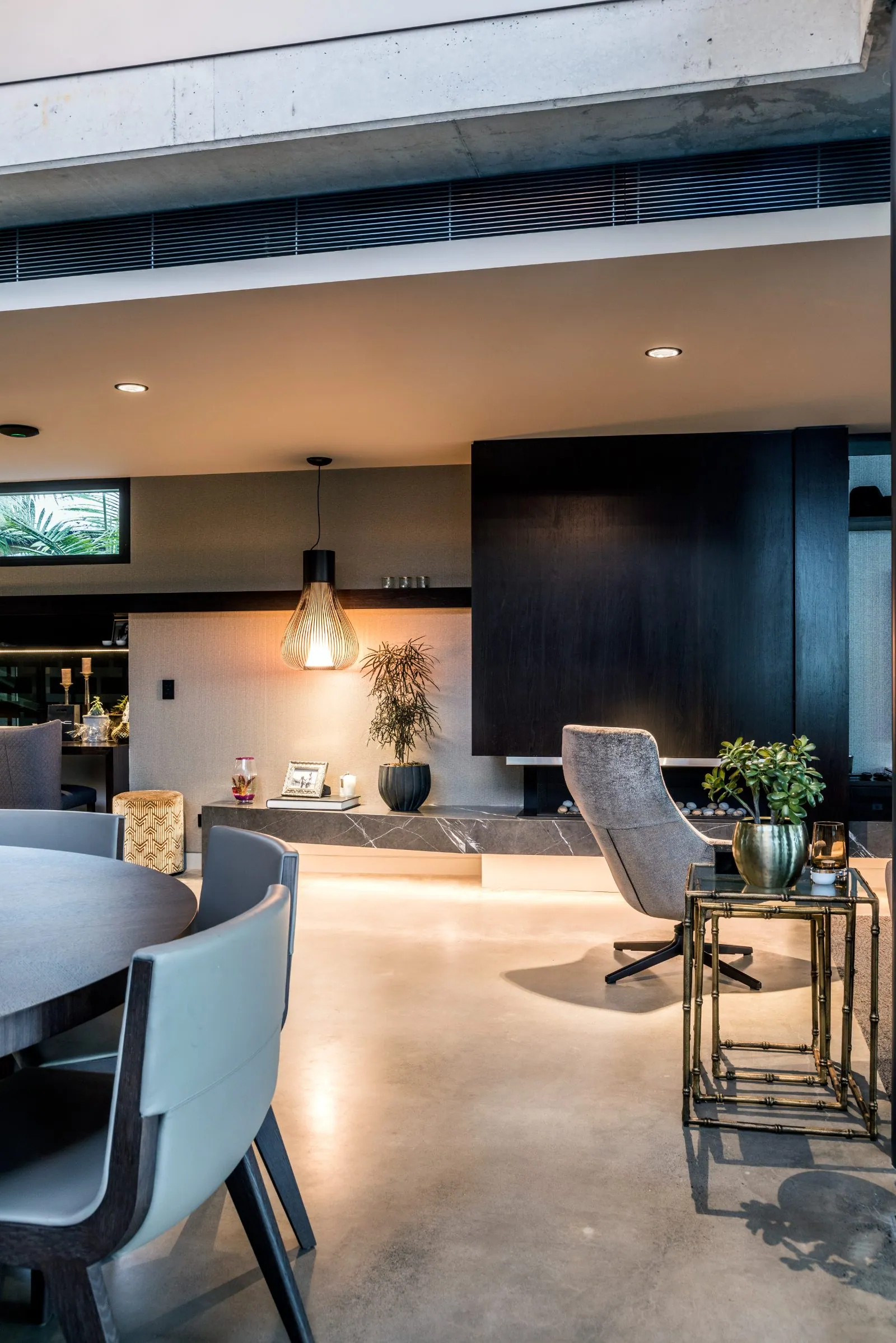 Nil exposure matte polished concrete floor in an architecturally designed home on Molonga Terrace, Graceville Brisbane (10)