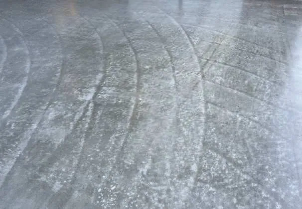 Helicopter / power trowel marks